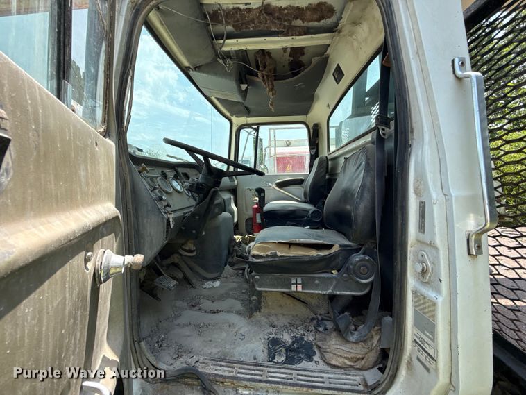 image for item FC4040 1979 Ford LT9000 crane truck