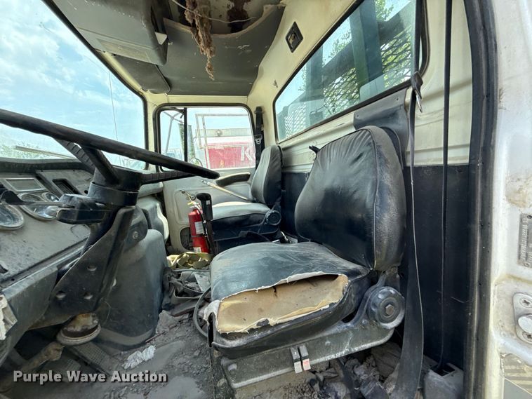 image for item FC4040 1979 Ford LT9000 crane truck
