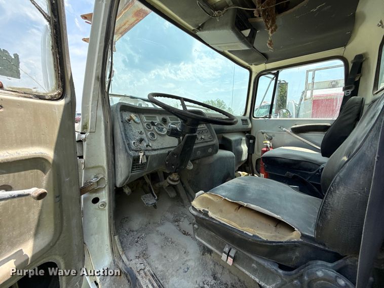 image for item FC4040 1979 Ford LT9000 crane truck