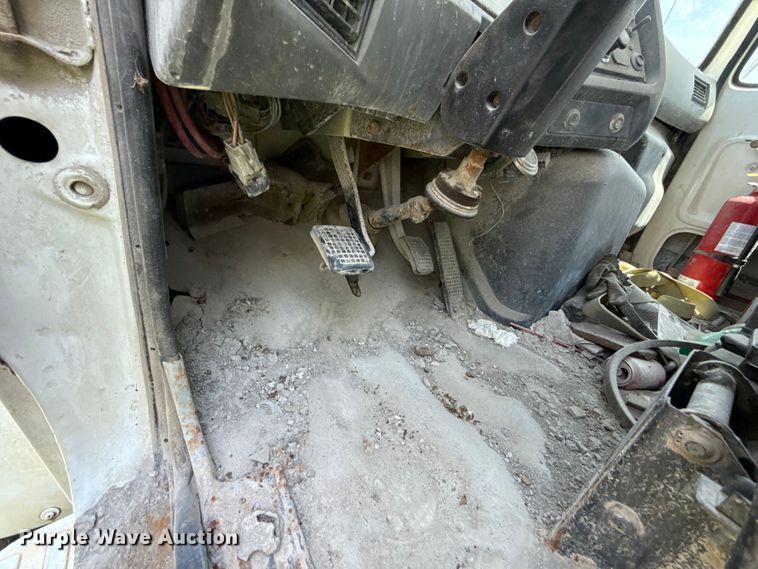 image for item FC4040 1979 Ford LT9000 crane truck