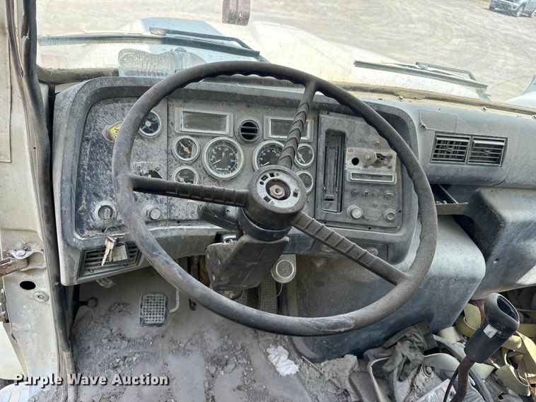 image for item FC4040 1979 Ford LT9000 crane truck