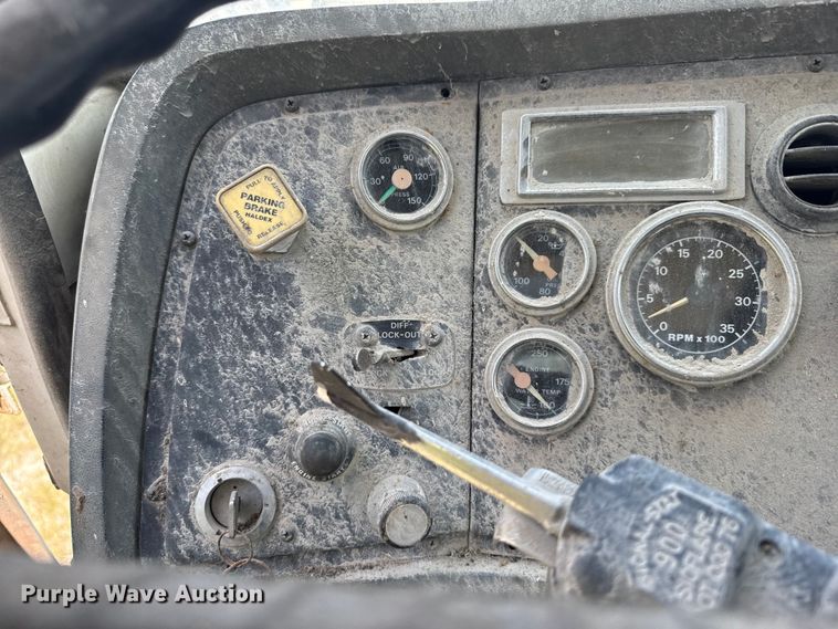 image for item FC4040 1979 Ford LT9000 crane truck