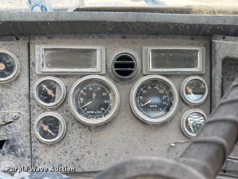 image for item FC4040 1979 Ford LT9000 crane truck