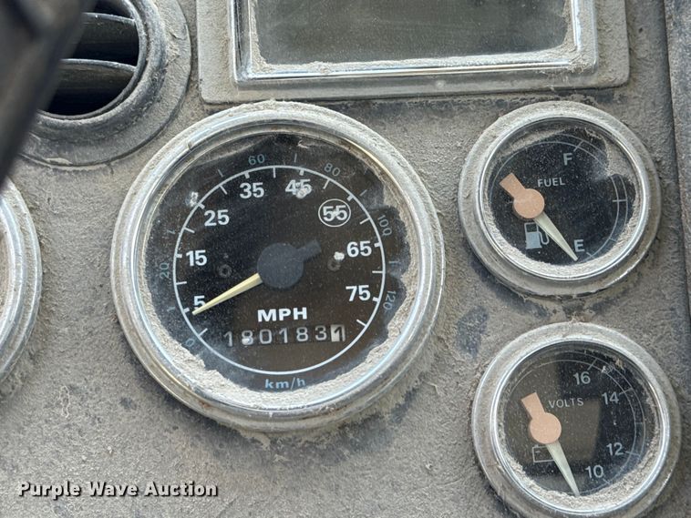 image for item FC4040 1979 Ford LT9000 crane truck