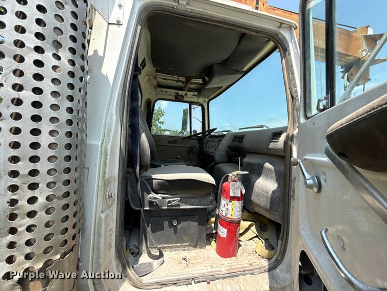 image for item FC4040 1979 Ford LT9000 crane truck