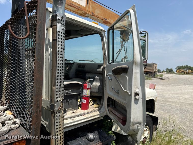 image for item FC4040 1979 Ford LT9000 crane truck