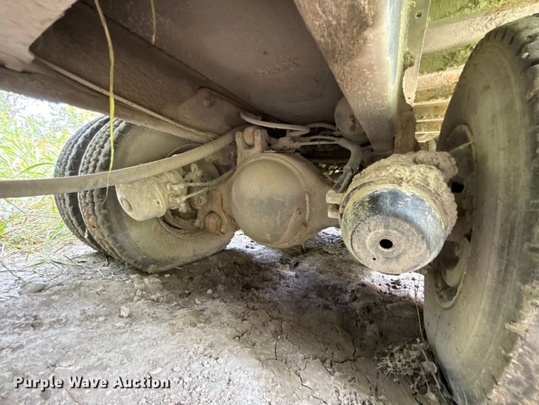 image for item FC4040 1979 Ford LT9000 crane truck