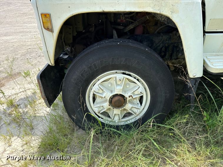 image for item FC4040 1979 Ford LT9000 crane truck