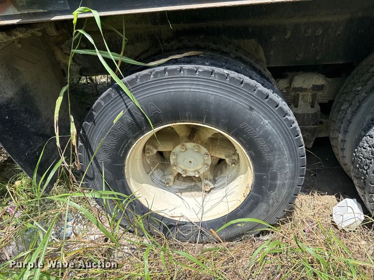 image for item FC4040 1979 Ford LT9000 crane truck