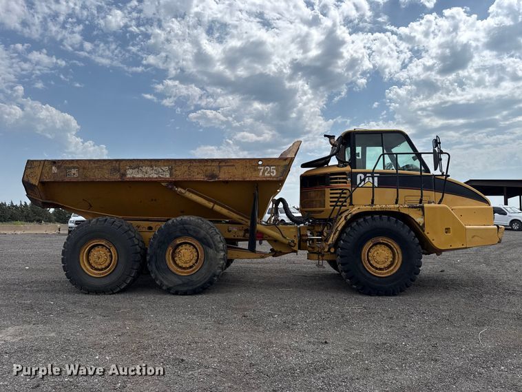 image for item FC4079 2005 Caterpillar 725 articulated haul truck