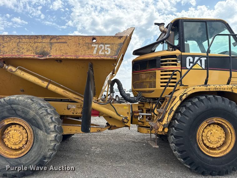 image for item FC4079 2005 Caterpillar 725 articulated haul truck