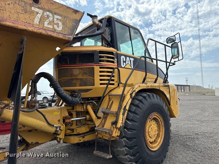image for item FC4079 2005 Caterpillar 725 articulated haul truck