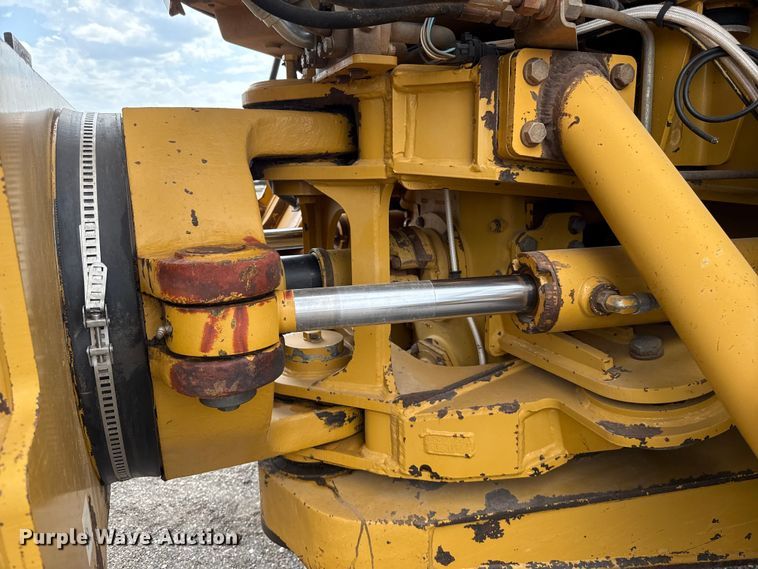image for item FC4079 2005 Caterpillar 725 articulated haul truck
