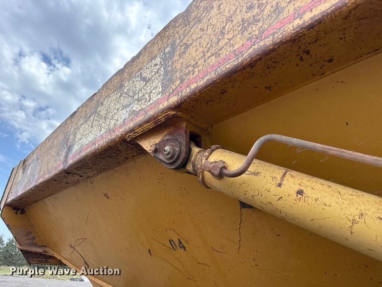 image for item FC4079 2005 Caterpillar 725 articulated haul truck