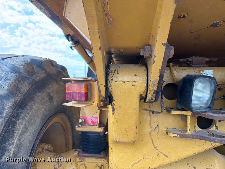 image for item FC4079 2005 Caterpillar 725 articulated haul truck