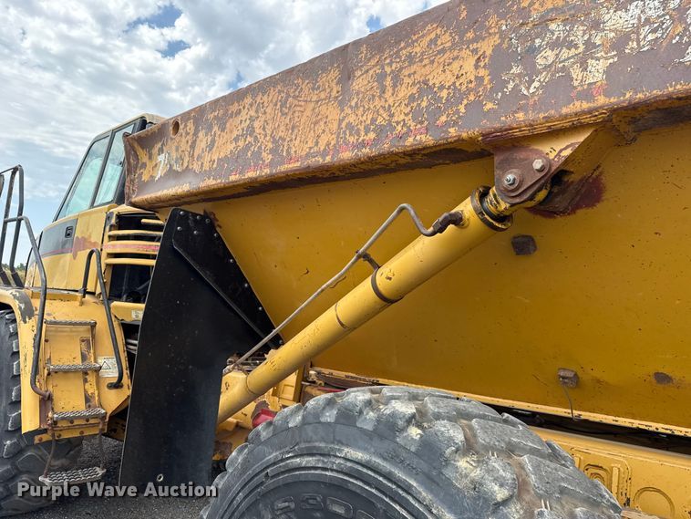 image for item FC4079 2005 Caterpillar 725 articulated haul truck