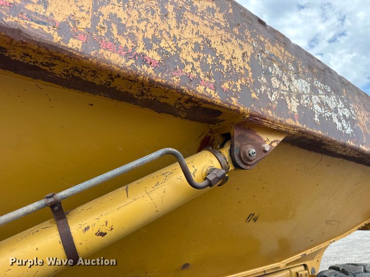 image for item FC4079 2005 Caterpillar 725 articulated haul truck