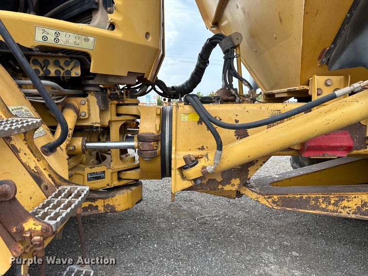 image for item FC4079 2005 Caterpillar 725 articulated haul truck
