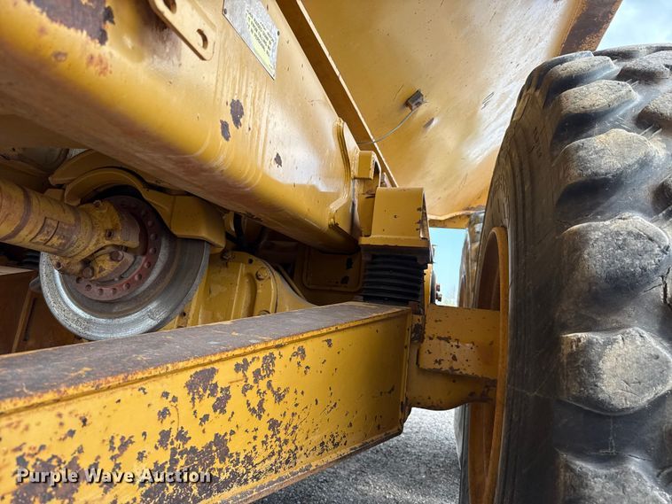 image for item FC4079 2005 Caterpillar 725 articulated haul truck
