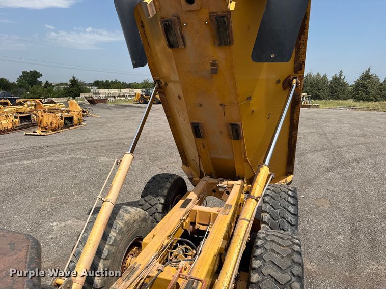 image for item FC4079 2005 Caterpillar 725 articulated haul truck