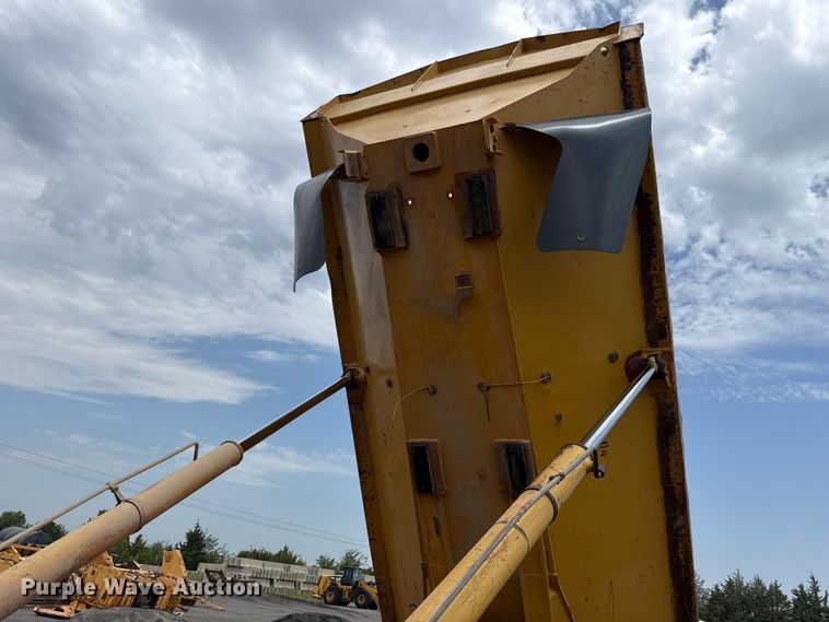 image for item FC4079 2005 Caterpillar 725 articulated haul truck