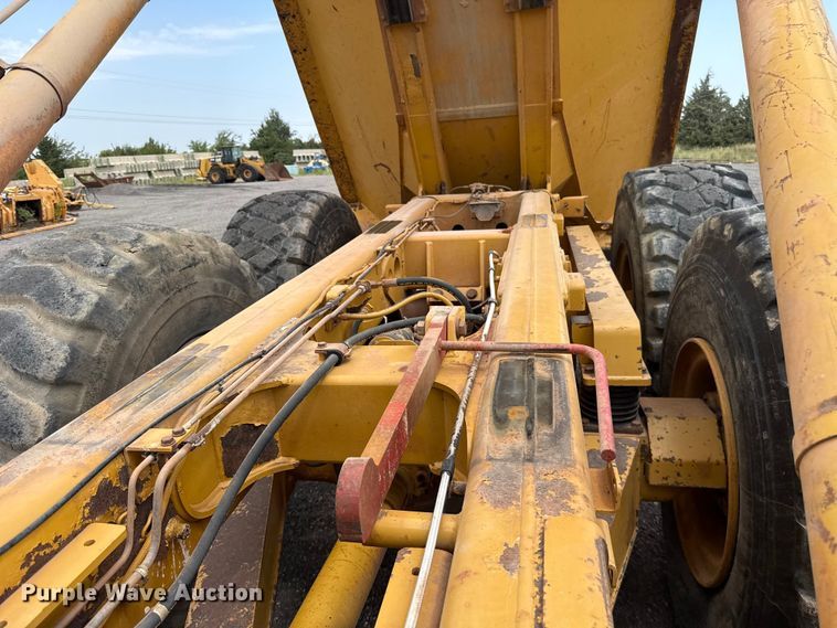 image for item FC4079 2005 Caterpillar 725 articulated haul truck