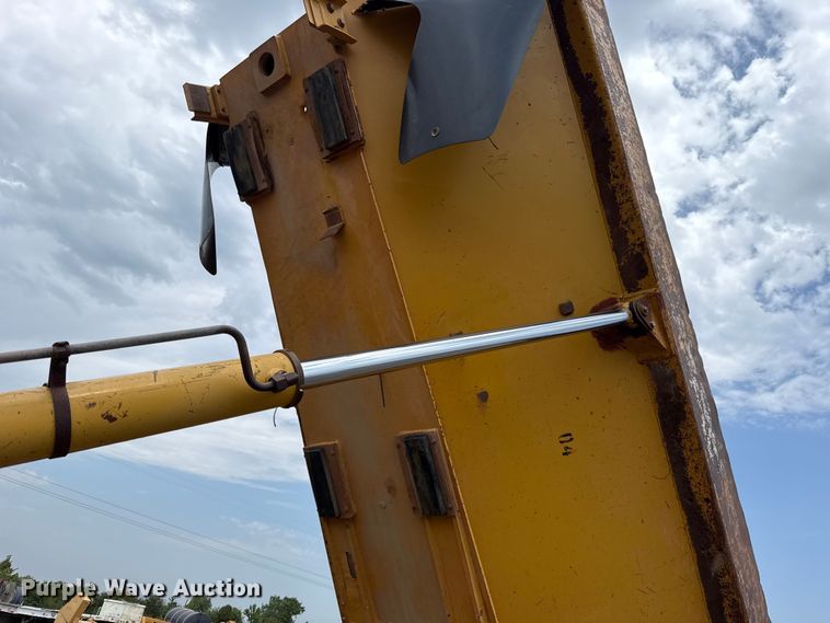 image for item FC4079 2005 Caterpillar 725 articulated haul truck