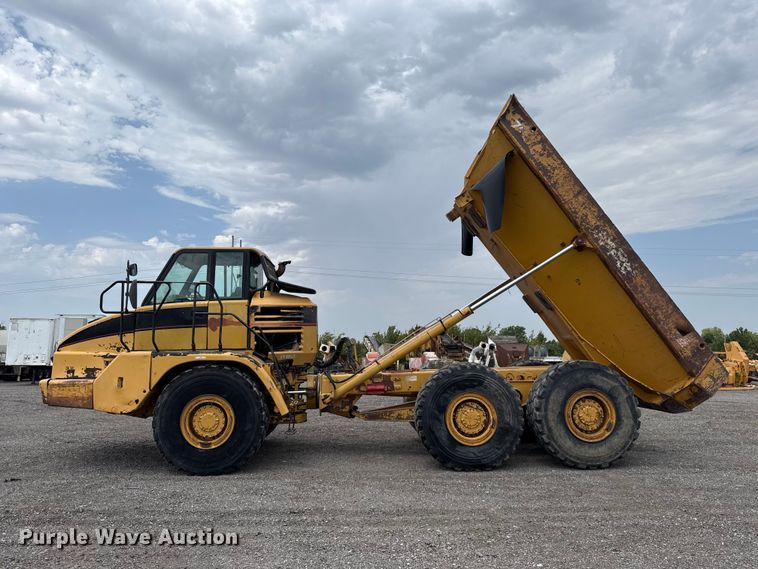 image for item FC4079 2005 Caterpillar 725 articulated haul truck