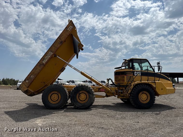 image for item FC4079 2005 Caterpillar 725 articulated haul truck