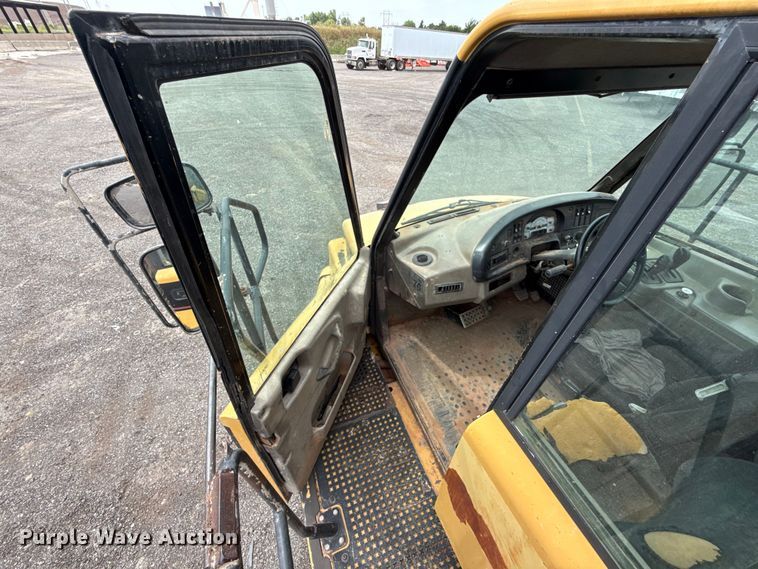 image for item FC4079 2005 Caterpillar 725 articulated haul truck
