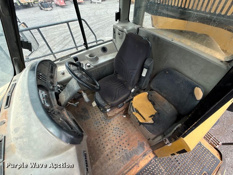 image for item FC4079 2005 Caterpillar 725 articulated haul truck