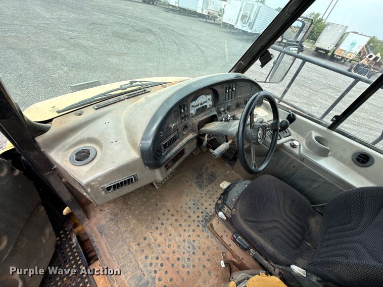 image for item FC4079 2005 Caterpillar 725 articulated haul truck