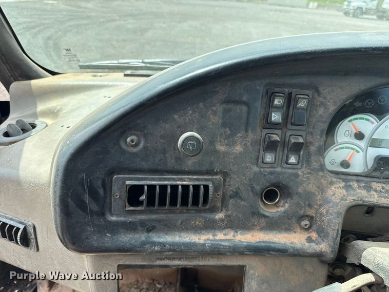 image for item FC4079 2005 Caterpillar 725 articulated haul truck
