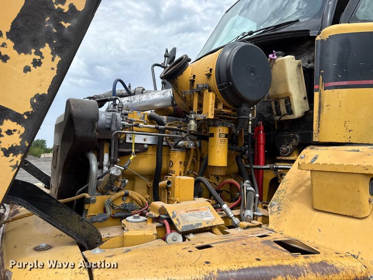 image for item FC4079 2005 Caterpillar 725 articulated haul truck