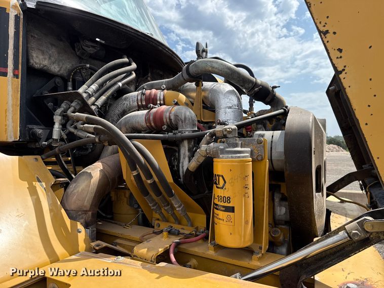 image for item FC4079 2005 Caterpillar 725 articulated haul truck