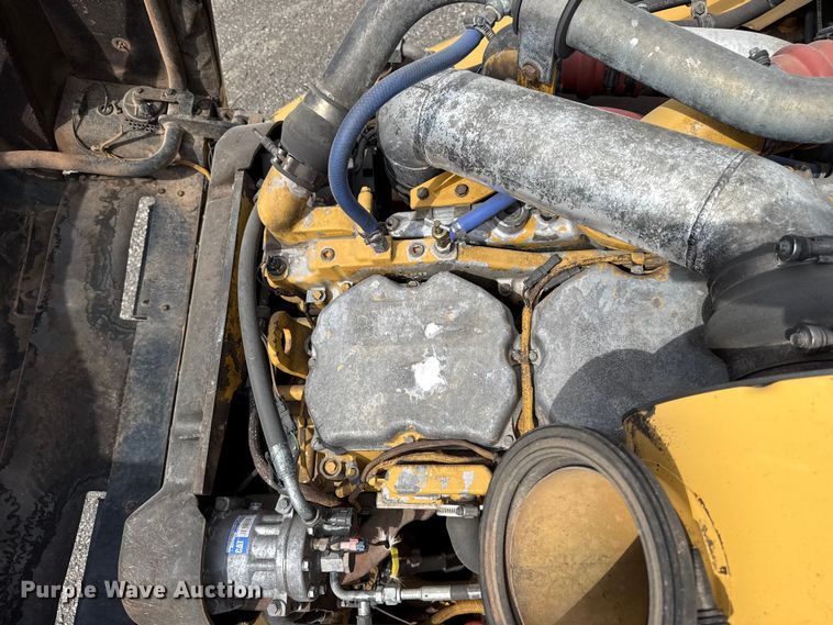 image for item FC4079 2005 Caterpillar 725 articulated haul truck