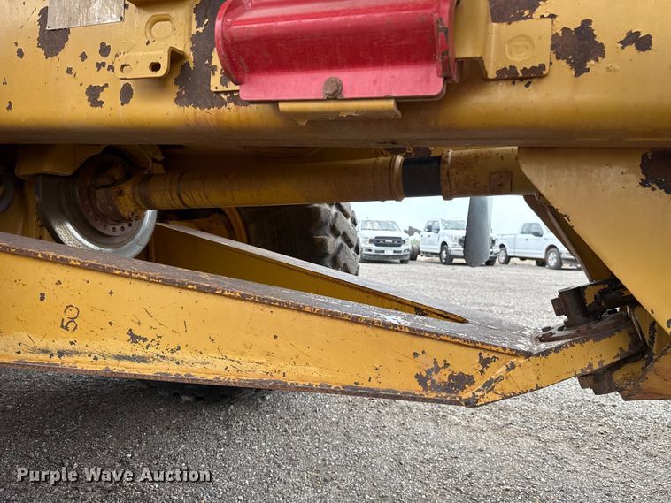 image for item FC4079 2005 Caterpillar 725 articulated haul truck