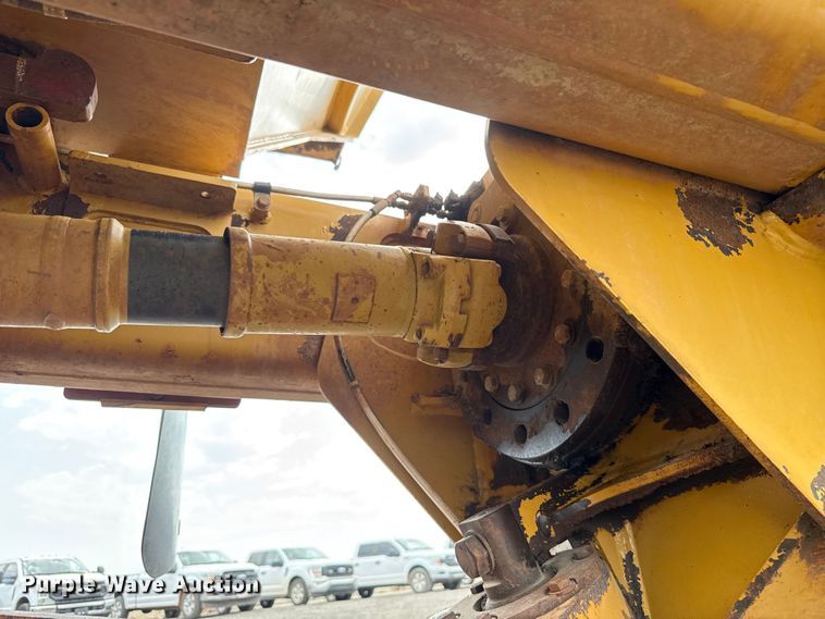 image for item FC4079 2005 Caterpillar 725 articulated haul truck