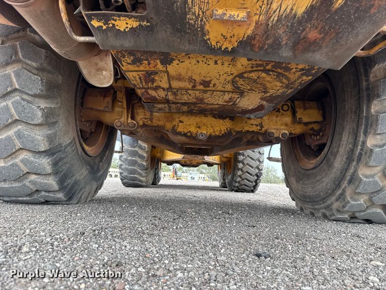 image for item FC4079 2005 Caterpillar 725 articulated haul truck