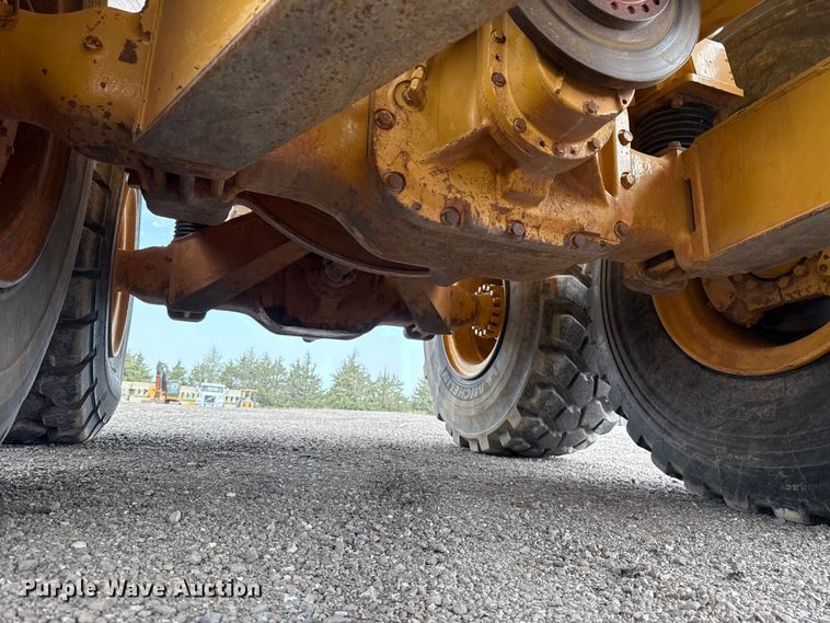 image for item FC4079 2005 Caterpillar 725 articulated haul truck