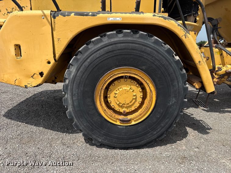 image for item FC4079 2005 Caterpillar 725 articulated haul truck