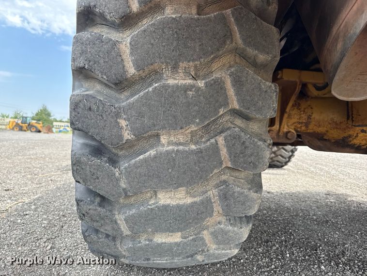 image for item FC4079 2005 Caterpillar 725 articulated haul truck