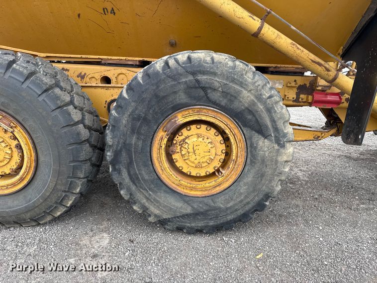 image for item FC4079 2005 Caterpillar 725 articulated haul truck