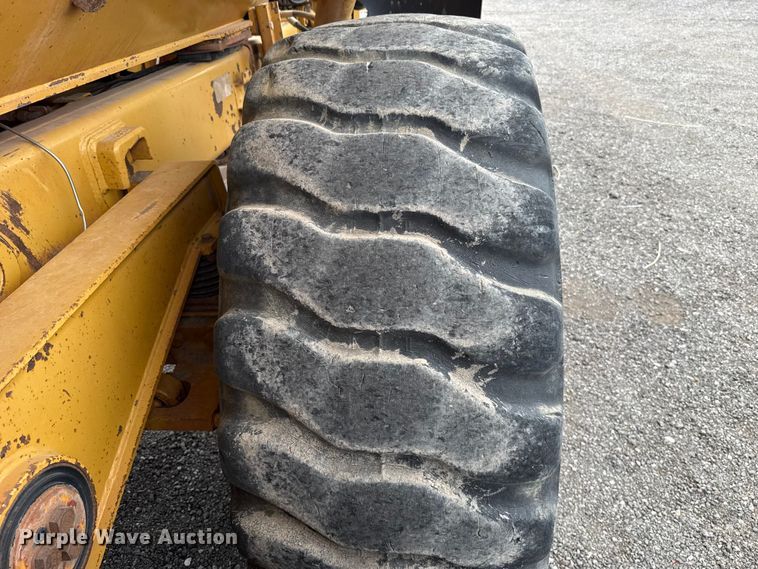 image for item FC4079 2005 Caterpillar 725 articulated haul truck
