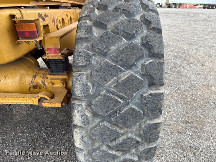 image for item FC4079 2005 Caterpillar 725 articulated haul truck