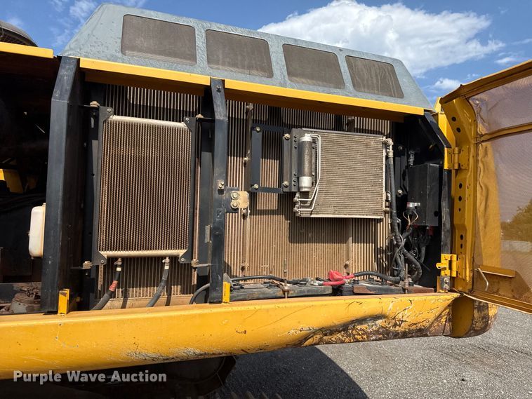 image for item FC4082 2013 John Deere 350G LC excavator
