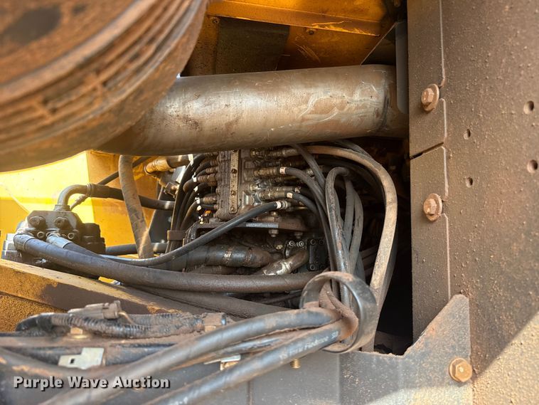 image for item FC4082 2013 John Deere 350G LC excavator