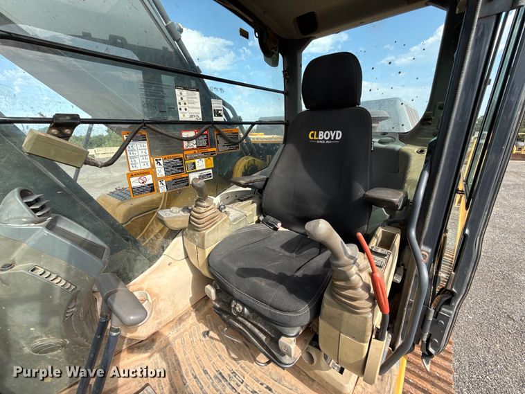 image for item FC4082 2013 John Deere 350G LC excavator