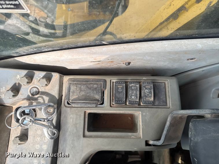 image for item FC4082 2013 John Deere 350G LC excavator