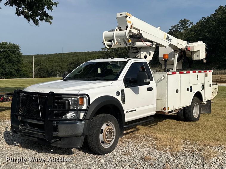2022 Ford F550 Super Duty bucket truck